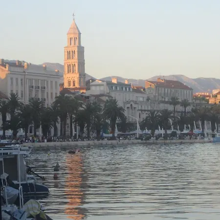 Mali Jadran 公寓 *